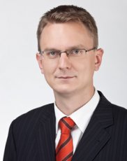 Dr. Rétvári Bence